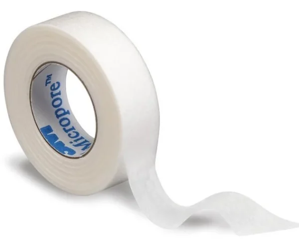 3m-micropore-white-surgical-tape Ρολό λευκής χάρτινης ταινίας 3M Micropore για extensions βλεφαρίδων, με το λογότυπο 3M στον εσωτερικό δακτύλιο, ιδανική για χαρτογράφηση (mapping).