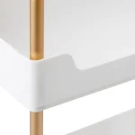 Κοντινή λήψη της σύνδεσης του λευκού ραφιού με τον χρυσό/χάλκινο μεταλλικό σκελετό του Helper 127.