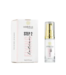 Λοσιόν σταθεροποίησης Step 2 Fixing Lotion της Addictive Lashes για lash lift, επαγγελματικό προϊόν φιξαρίσματος της καμπύλης των βλεφαρίδων σε λευκό φόντο.