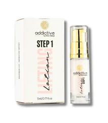 Λοσιόν ανύψωσης βλεφαρίδων Step 1 με θειογλυκολικό οξύ από το Addictive Lashes, επαγγελματικό σύστημα lash lift για γρήγορα αποτελέσματα, σε λευκό φόντο.