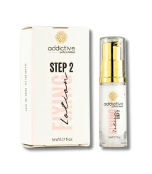 Λοσιόν σταθεροποίησης Step 2 Fixing Lotion της Addictive Lashes για lash lift, επαγγελματικό προϊόν φιξαρίσματος της καμπύλης των βλεφαρίδων σε λευκό φόντο.