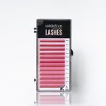 Επαγγελματική κασετίνα (mix tray) με χρωματιστές βλεφαρίδες extension της Addictive Lashes, σε ροζ χρώμα, σε μορφή μεμονωμένων ινών και έτοιμων fans (premade).