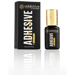 Μπουκαλάκι της μαύρης κόλλας βλεφαρίδων Super Bond (5ml) με χρυσό καπάκι. Διαθέτει μεσαία ρευστότητα και χρόνο συγκόλλησης 1-2 δευτερόλεπτα, προσφέροντας αντοχή σε λάδι και νερό και διάρκεια έως 12 εβδομάδες. Ιδανική για τεχνίτριες όλων των επιπέδων (Beginner to Expert).