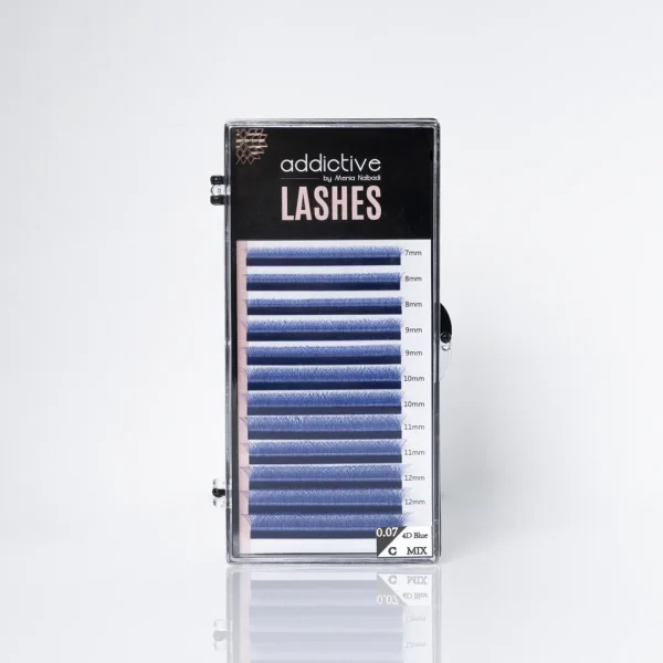 Κασετίνα (tray) με μπλε εξτένσιον βλεφαρίδων (Blue Lashes) της Addictive Lashes. Περιλαμβάνει mix μήκη (7mm-12mm) με καμπυλότητα C και πάχος 0.07, ιδανική για δημιουργικό styling και color effects.