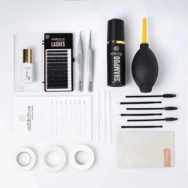 Πλήρες επαγγελματικό κιτ 3D Volume eyelash extensions της Addictive με κόλλα 1-2 sec, λαβίδες L-type και προϊόντα καθαρισμού.
