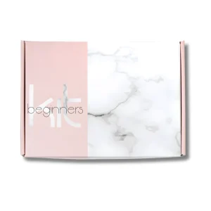 Κουτί συσκευασίας Beginners Kit της Addictive by Menia Nalbandi για αρχάριες τεχνίτριες βλεφαρίδων.