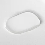 Κοντινή λήψη της οπής προσώπου με το αφαιρούμενο λευκό κάλυμμα στο κρεβάτι αισθητικής BALANCE.