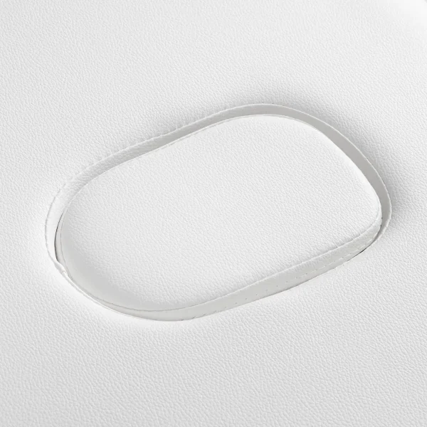 Κοντινή λήψη της οπής προσώπου με το αφαιρούμενο λευκό κάλυμμα στο κρεβάτι αισθητικής BALANCE.