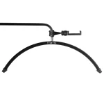 Λήψη της μαύρης λάμπας MOMO MX6 που δείχνει το κυρτό τόξο και τη βάση κινητού τηλεφώνου τοποθετημένη στον κεντρικό βραχίονα.