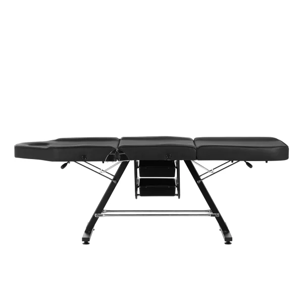 Η πολυθρόνα αισθητικής Sillon σε πλήρη οριζόντια θέση με αφαιρεμένα τα μπράτσα για μέγιστη ελευθερία κινήσεων - Addictive Lashes.