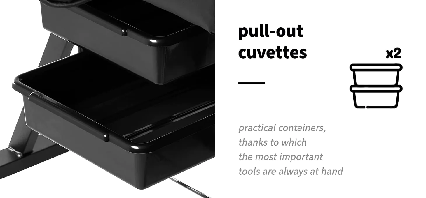 Λεπτομέρεια των δύο συρόμενων πλαστικών δίσκων αποθήκευσης κάτω από το κάθισμα της πολυθρόνας αισθητικής Sillon - Addictive Lashes.